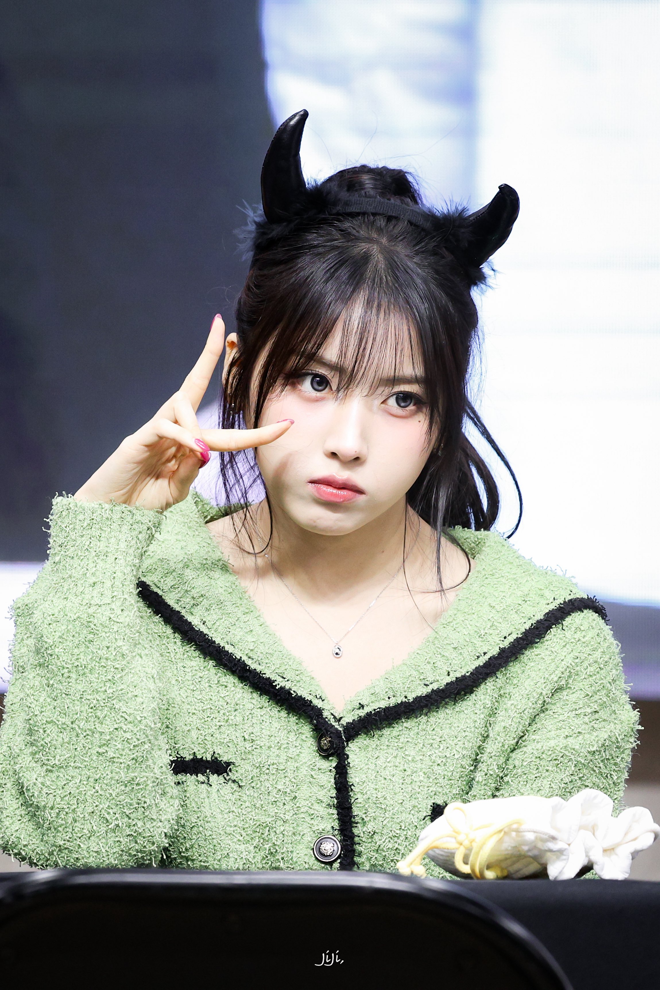 엔믹스 지우 wearing PS015N